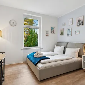  Apartment Vorstadtoase - 2 Personen - Eichwalde, Naehe Ber - Queensize-bett, Netflix, Parken